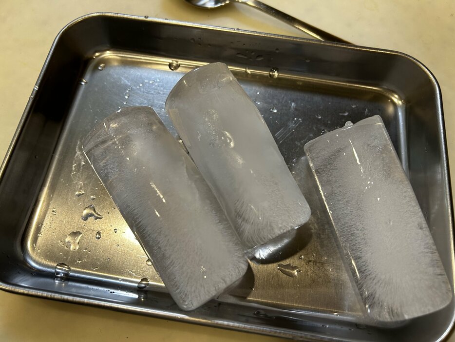 無印良品「シリコーン　アイスバーも作れる製氷器」￥590（税込み）は、水筒用の氷が簡単につくれます