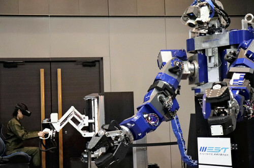 ＪＲ西日本が導入する鉄道メンテナンス用ロボット（２７日、東京都港区で）