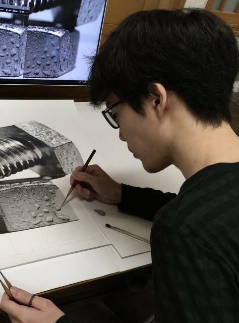 ボルトを描く鉛筆画家の大森浩平さん＝本人提供