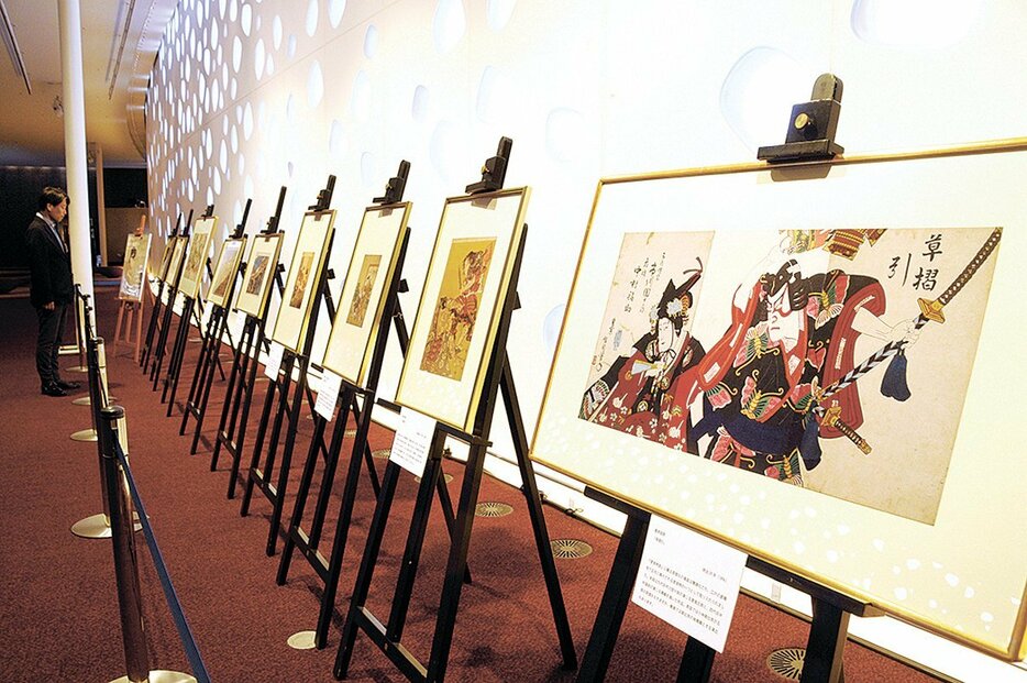 豊原国周「草摺引」などが展示された会場