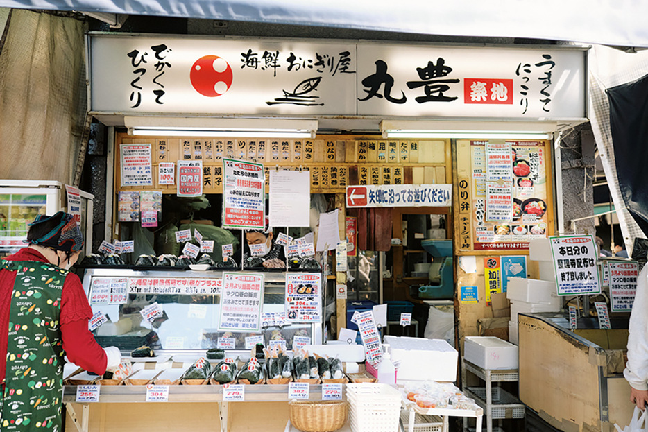 〈丸豊〉1993年創業。混雑時は来店の時間帯を記した整理券を配布。