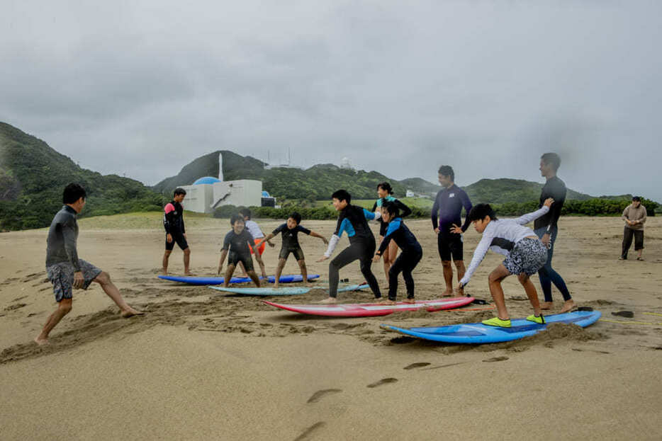 「SEED SURF」のサポートによるサーフィン体験