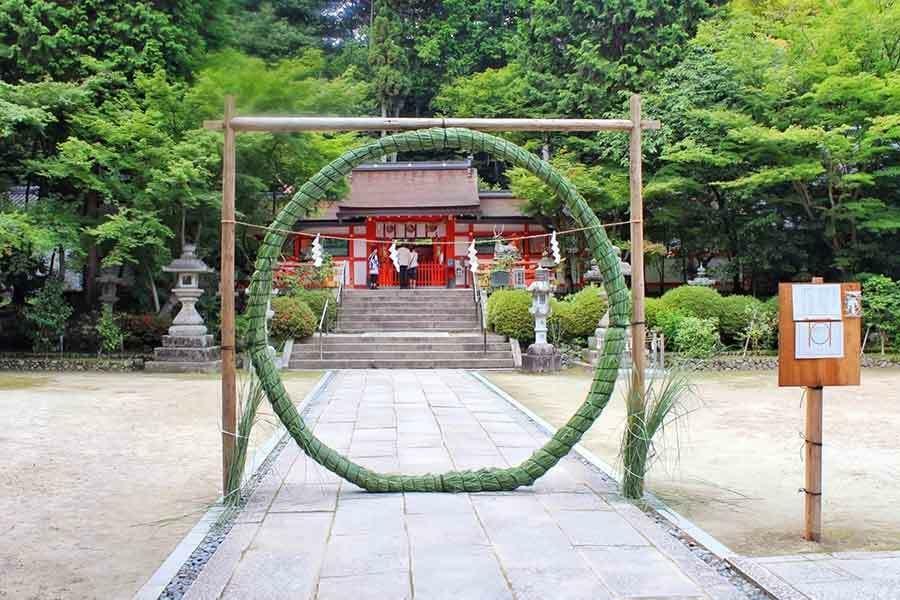 紫式部が氏神様として崇めたといわれる京都・大原野神社の茅の輪（写真はイメージ）【写真：写真AC】