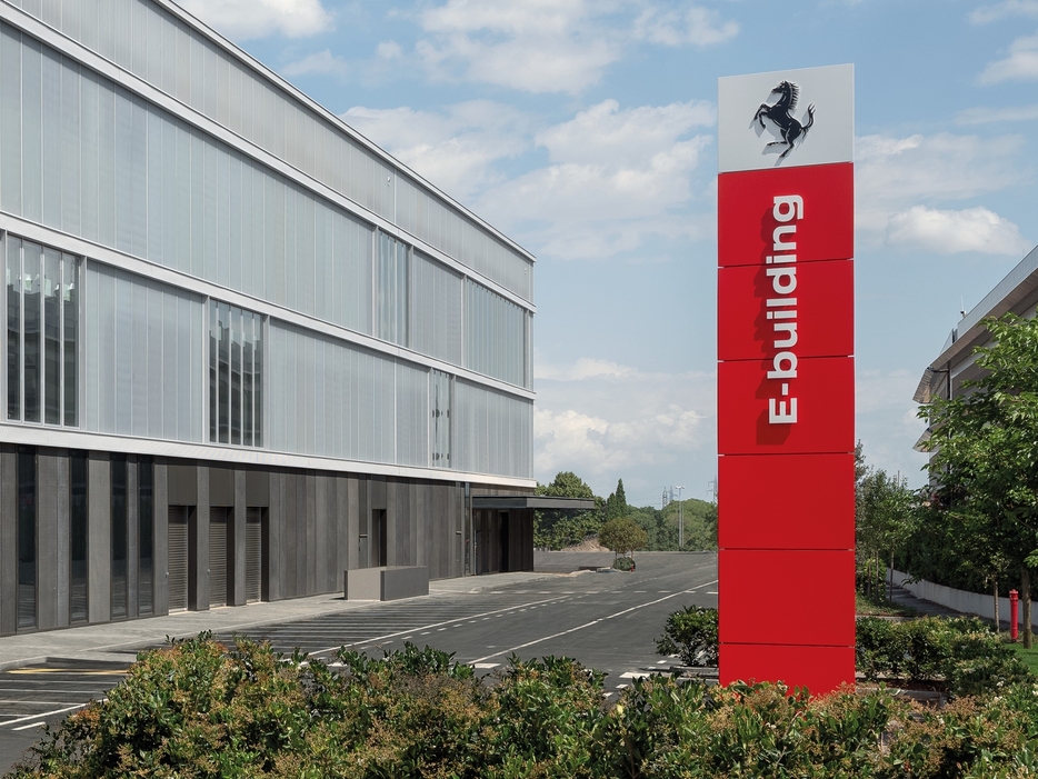 フェラーリ「E-building 」。2025年後半からはここでEVの生産を開始する。