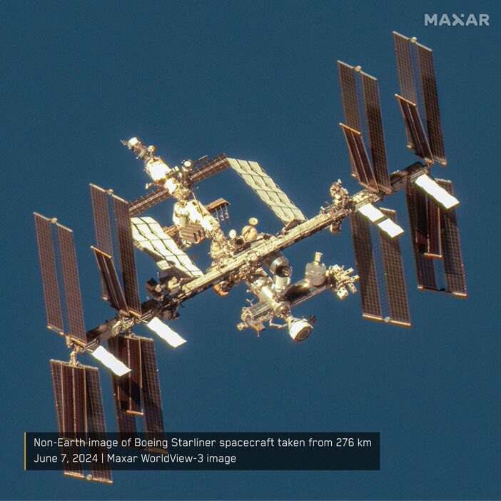 Maxarが撮影・公開した国際宇宙ステーションの画像。ISSの前方にあたる画像中央右下の「Harmony（ハーモニー）」モジュールにBoeing（ボーイング）の新型有人宇宙船「Starliner（スターライナー）」が係留されている様子が確認できる