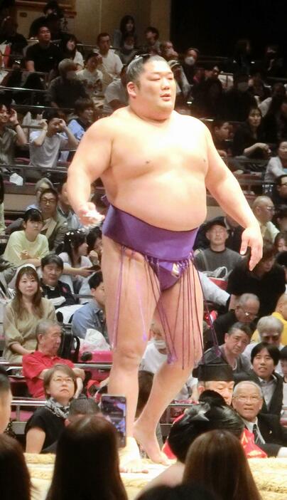 　元幕内石浦の間垣親方の引退相撲で、取組に入った尊富士