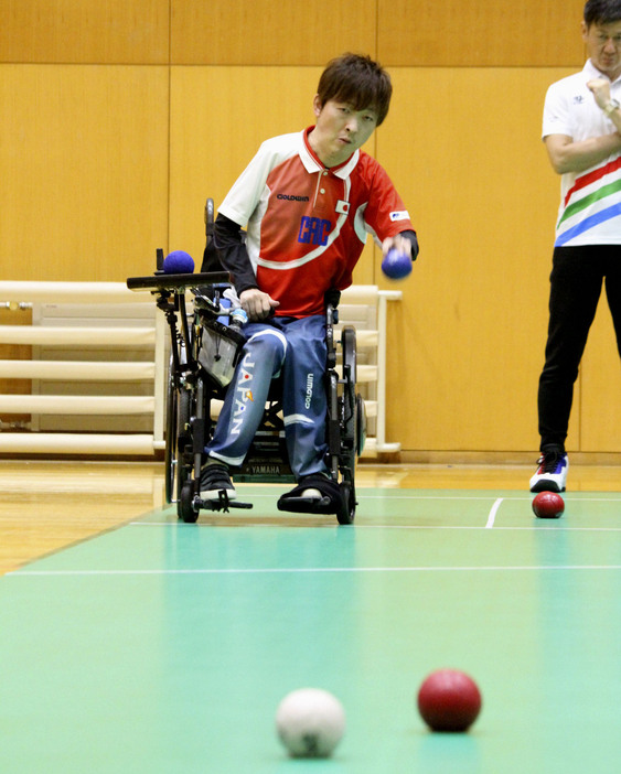 練習試合で投球する杉村英孝＝福島県白河市