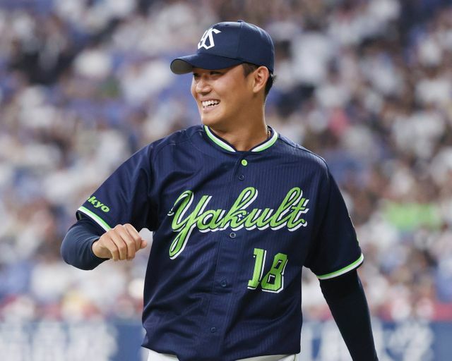 6月14日のオリックス戦で今季1勝目を手にしたヤクルト奥川恭伸投手(写真：時事)