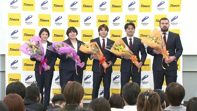 パリ五輪壮行会に出席した(左から)阿部詩選手、素根輝選手、阿部一二三選手、橋本壮市選手、ウルフ アロン選手