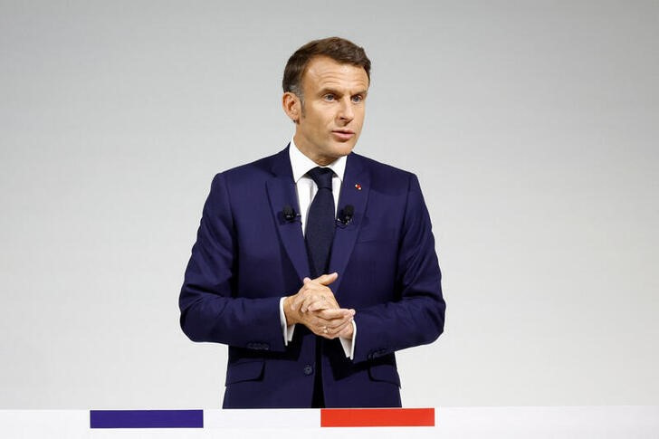 　６月１２日、フランスのマクロン大統領は、国民議会（下院）選挙で極右の国民連合（ＲＮ）が躍進するのを阻止するため、主要政党に「大同団結」を呼びかけた。パリで撮影（２０２４年　ロイター/Stephane Mahe）