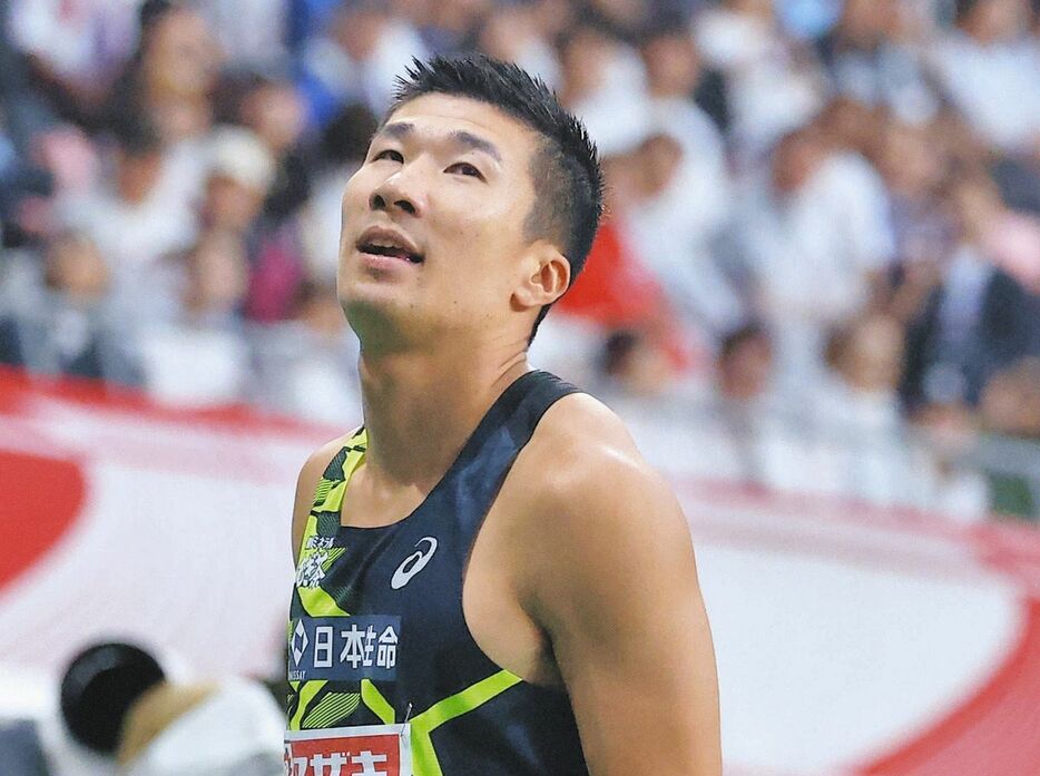 男子１００メートル決勝　タイムを見ながら引き揚げる桐生祥秀