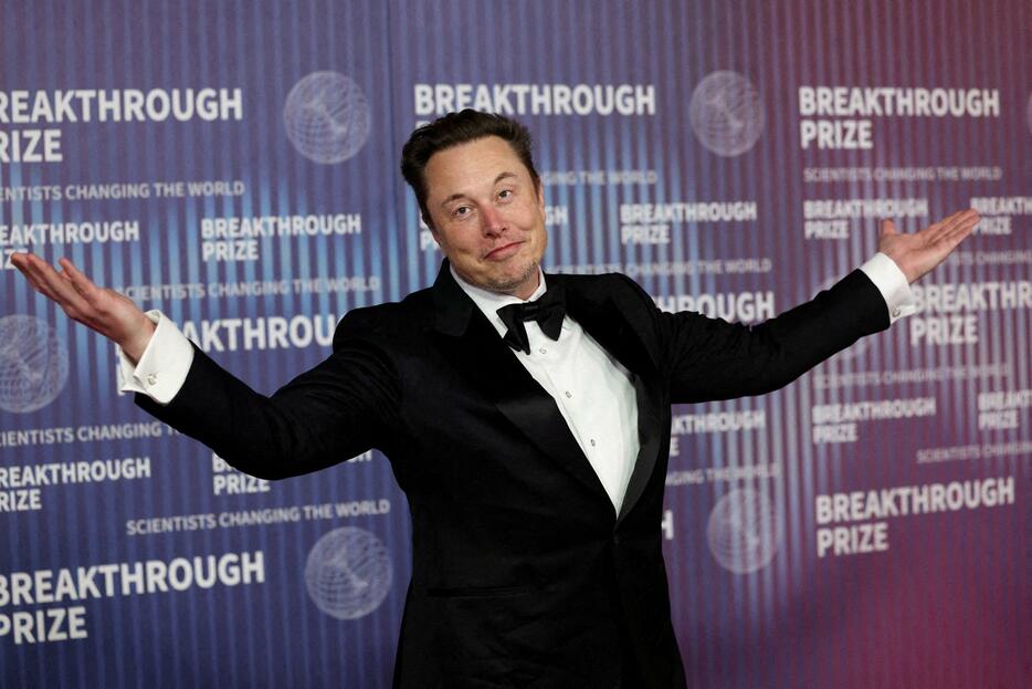 テスラのイーロン・マスクCEO＝4月、ロサンゼルス（ロイター＝共同）