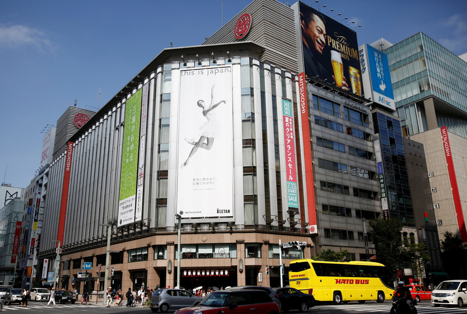 　６月２４日　日本百貨店協会が２４日発表した５月の全国百貨店売上高は、店舗数調整後で前年比１４．４％増の４６９２億円と、２７カ月連続で前年比プラスとなった。写真は２０１７年７月、都内で撮影（２０２４年　ロイター／Kim Kyung-Hoon）