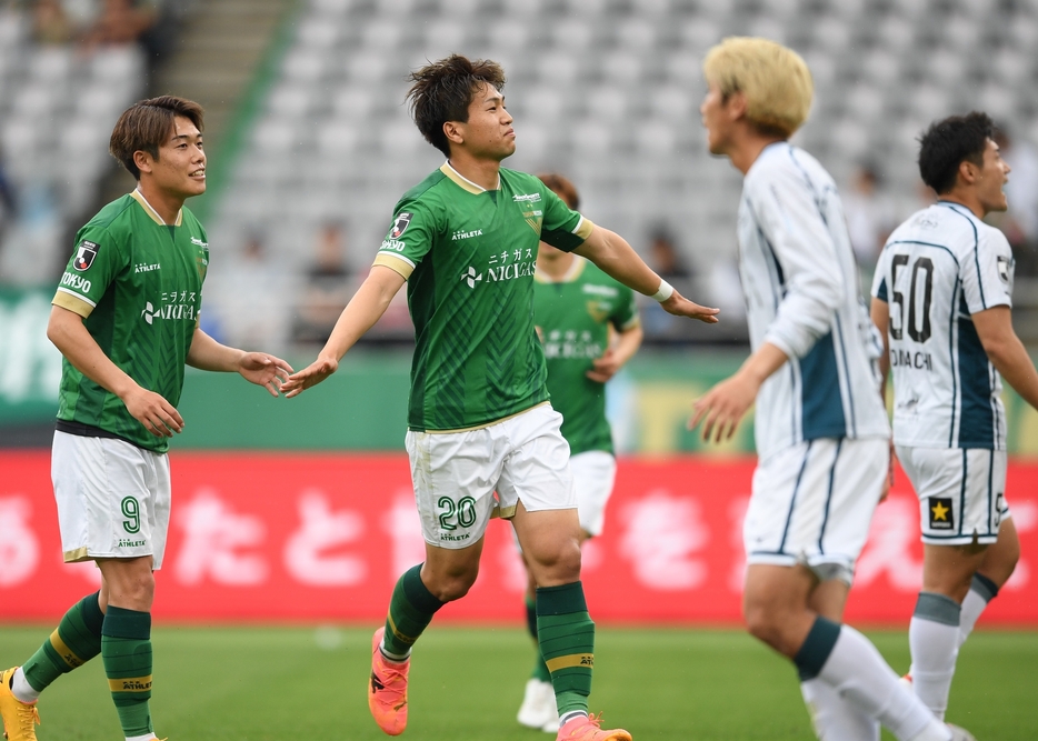 強く鋭い飛び出して2ゴールを決めた東京Vの木村勇大（写真◎J.LEAGUE）