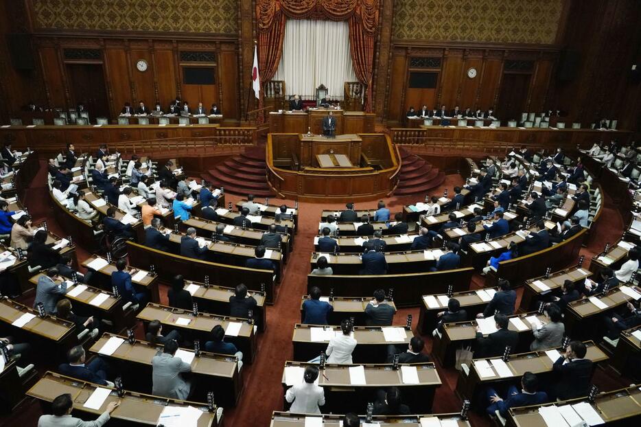 開かれた参院本会議＝21日午前