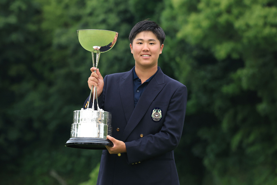 大会最年少で初優勝を飾った松山茉生（提供：日本ゴルフ協会）