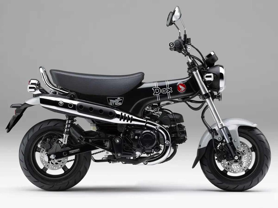 新型ダックス125（DAX125）は1万1000円アップの45万1000円。新色のブラックが追加されレッドが廃止された。