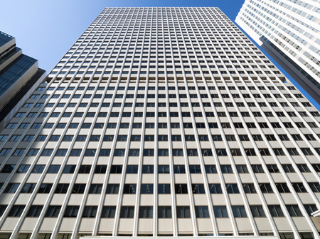 日本における超高層ビル第1号とされている霞が関ビルディング（通称、霞が関ビル）。柔構造が取り入れられた　photo by gettyimages