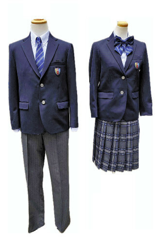 来年４月から導入される共通標準服のブレザーとスラックス、スカート（熊本市教委提供）
