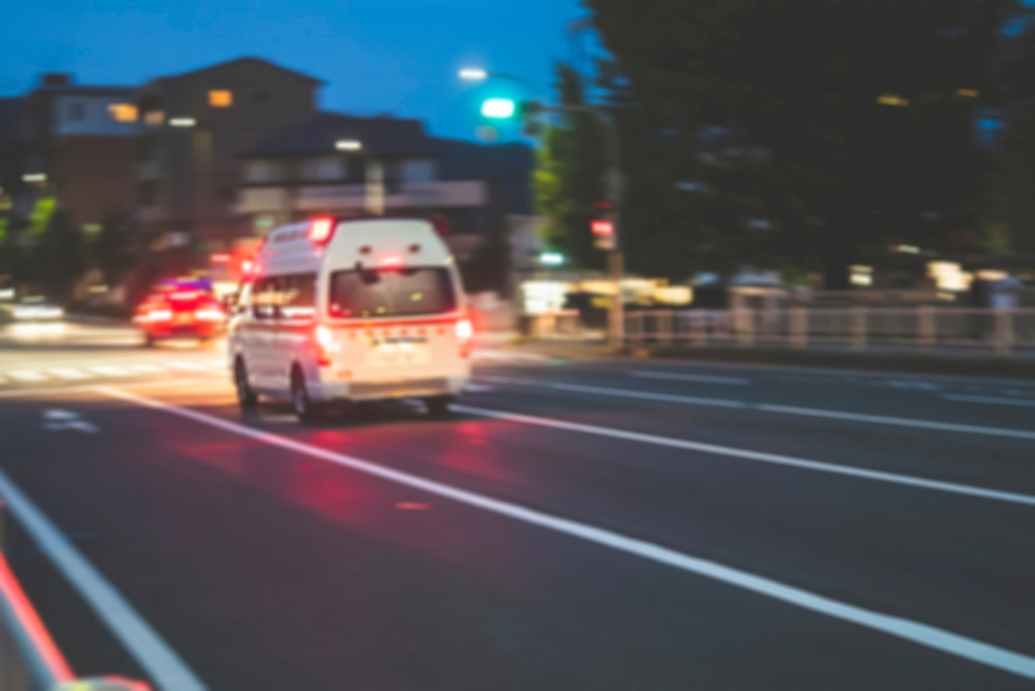 救急車の走行を妨害すると、「反則行為」になる？緊急車両を妨害しないための運転ポイントとは？