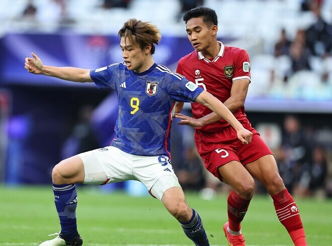 アジアカップのインドネシア戦では上田綺世（左）が２ゴールの活躍を見せた。写真：梅月智史（サッカーダイジェスト写真部）