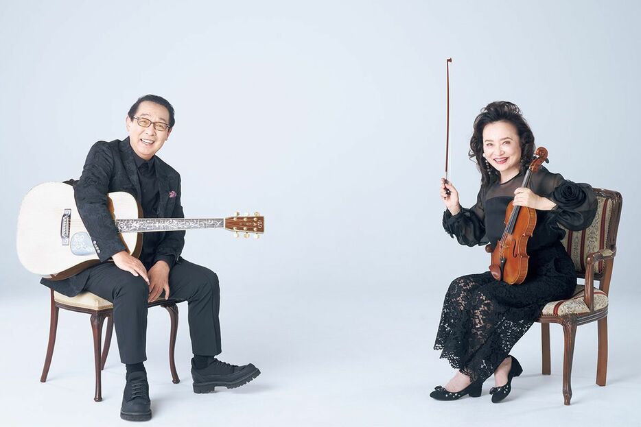 ヴァイオリニストの前橋汀子さん（右）とシンガー・ソングライターのさだまさしさん（左）（撮影：岡本隆史）