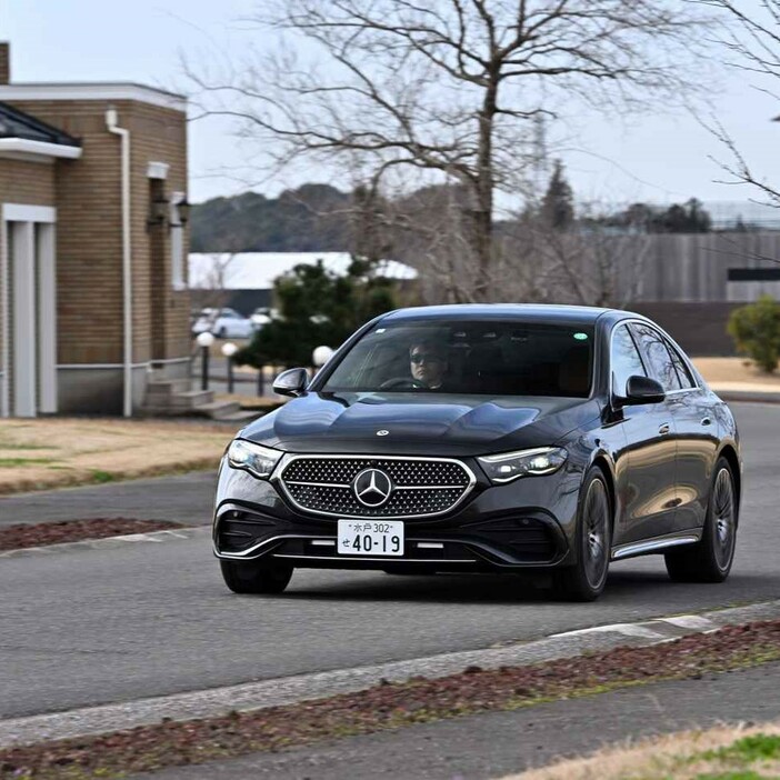 メルセデスの電気自動車を想起させるフロントマスク。