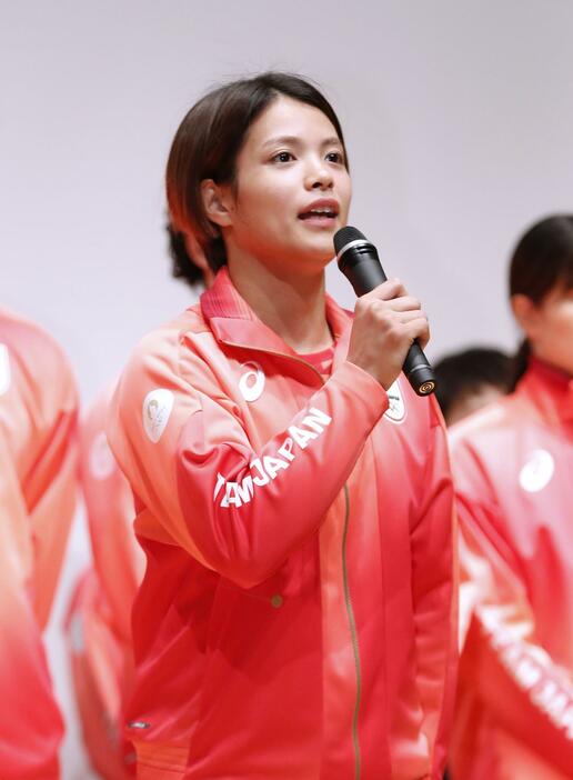 日体大のパリ五輪・パラリンピックに向けた壮行会で、意気込みを語る柔道女子52キロ級の阿部詩＝東京都世田谷区