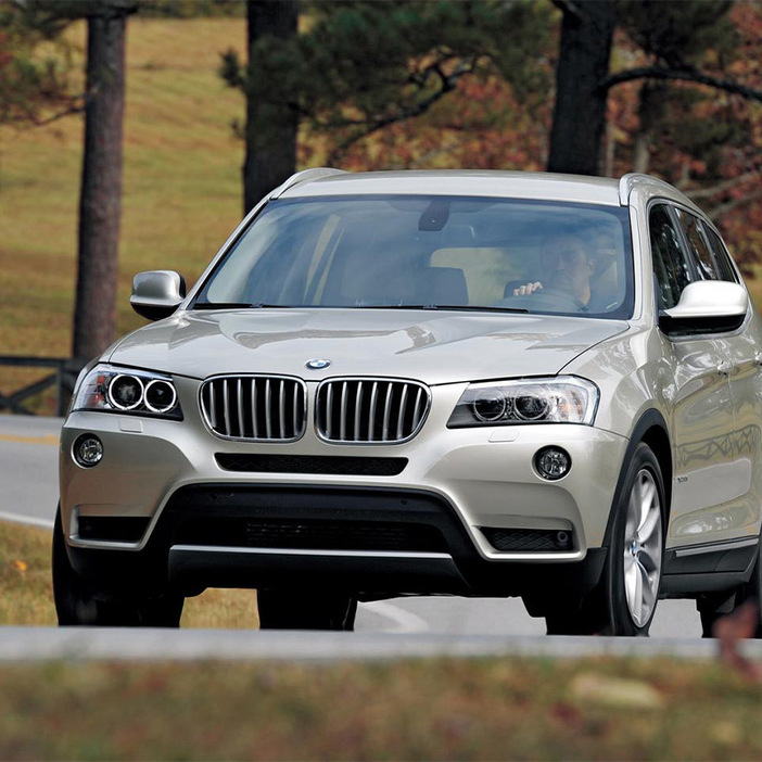 大成功となった初代登場から7年目にして、フルモデルチェンジを受けて登場した2代目BMW X3（F25）。