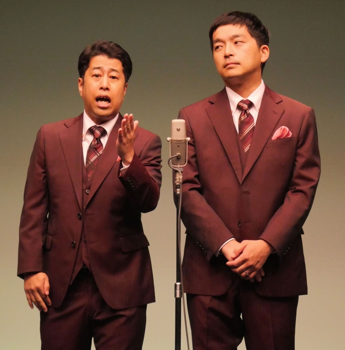 　タイタンライブに出演したウエストランドの井口浩之（左）と河本太