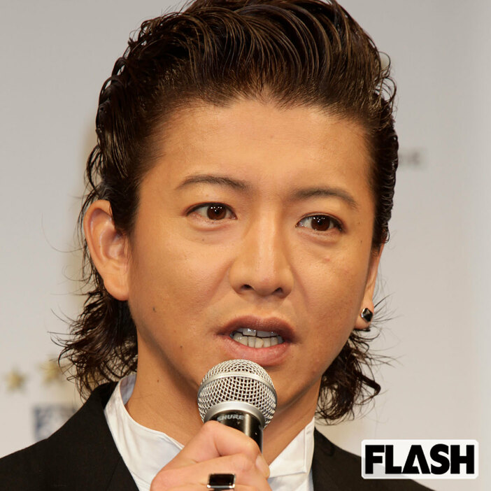 真実を求めて奮闘する主人公役の木村拓哉。熱演にもかかわらず、脇役を評価する声のほうが多い