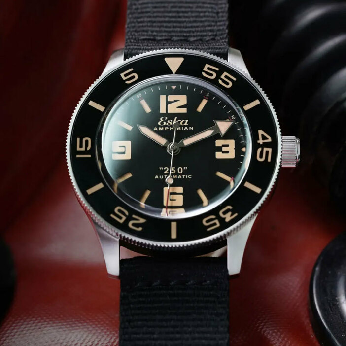 日本未上陸の時計ブランドを紹介する連載企画。今回は1950年代の名作ダイバーズウオッチを復刻したスイスのEska（エスカ）に注目。