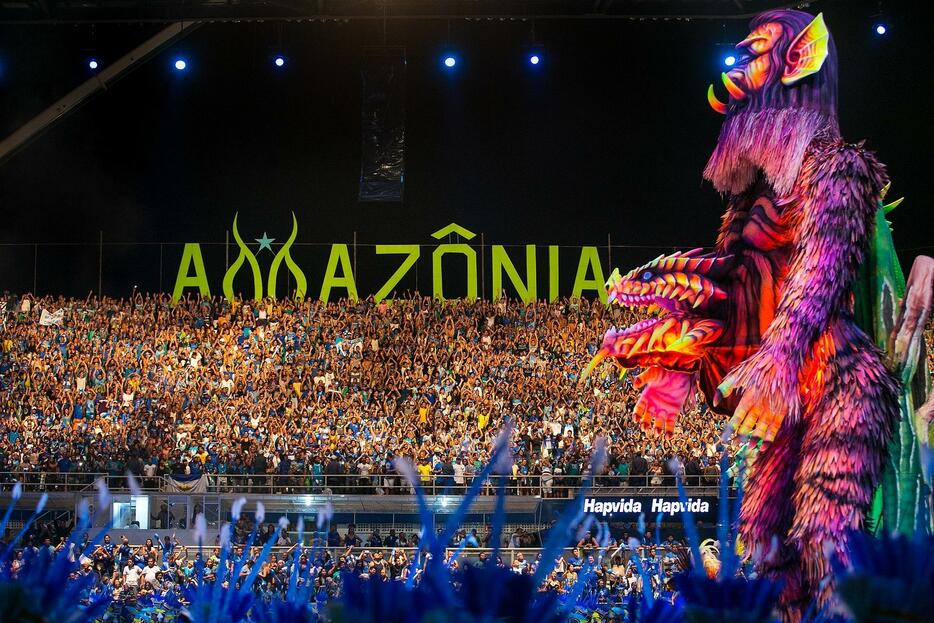 アマゾンの奇祭「ボイ・ブンバ」の一場面（2015年、CulturaGovBr, via Wikimedia Commons）