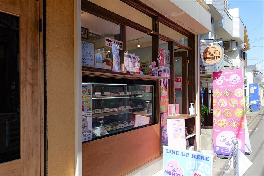 15種類以上のスイーツが並ぶ店内