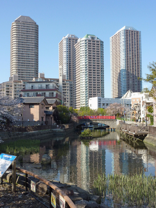 高層マンション群＝東京都中央区