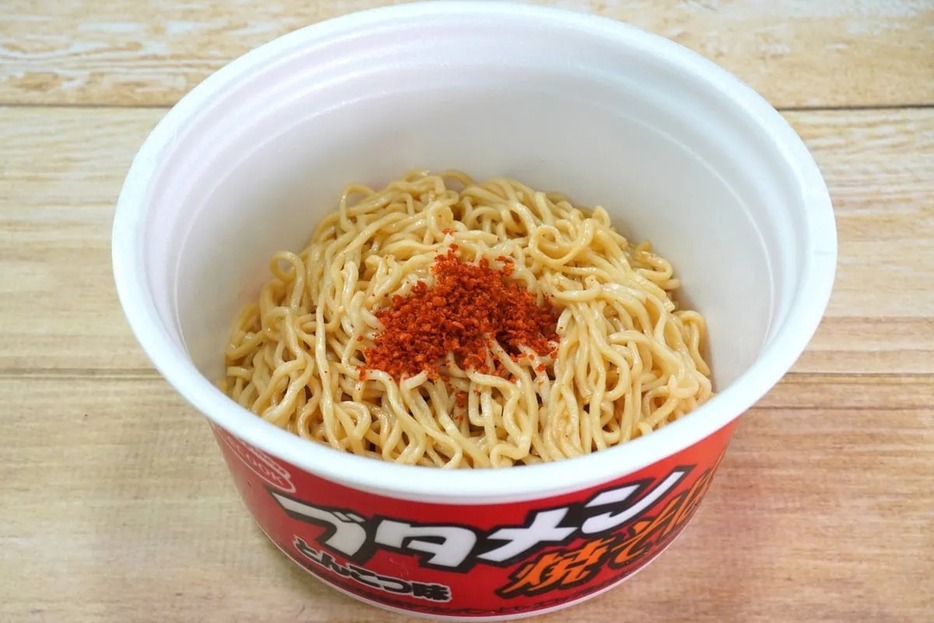 エースコック ブタメン焼そば おとなアレンジ キムチ味フレーク付き