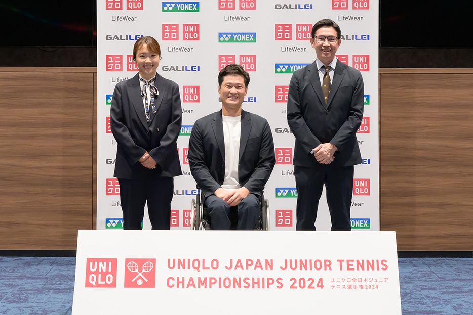 左から大会ディレクターの奈良くるみ氏、大会アンバサダーに就任した国枝慎吾氏、日本テニス協会の土橋登志久専務理事