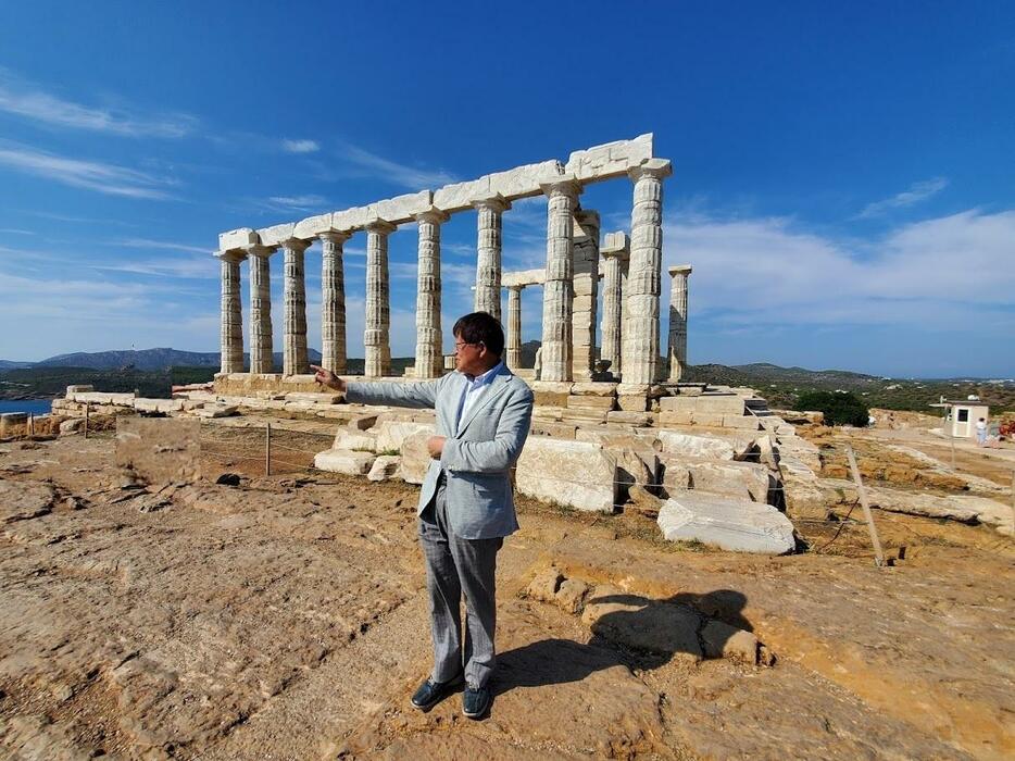 アテネから最南端に位置するスニオン岬の海の守護神ポセイドンに捧げられた神殿