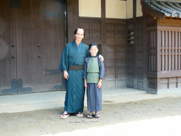 重三郎と深い縁を持つことになる少年、唐丸（渡邉斗翔）と。