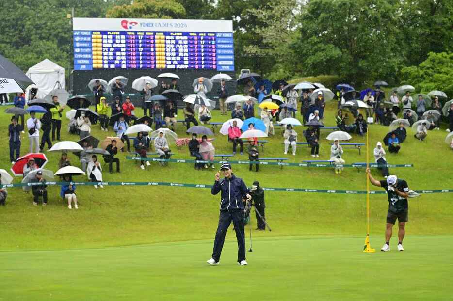 6年ぶりの2勝目を「ヨネックスレディス」で飾った新垣比菜（写真/有原裕晶）