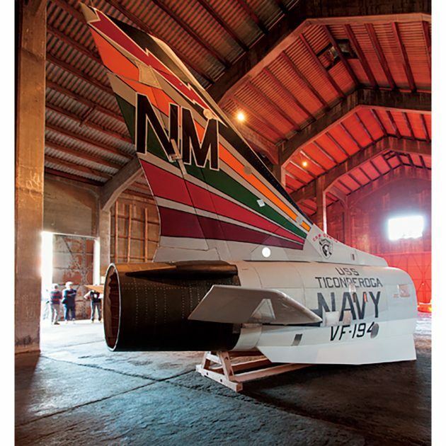 参考図版 原口典之 《F-8E CRUSADER》 （「十字路－CROSSROAD」 ART BASE 百島広島での展示風景） 2014年 （C）ART BASE MOMOSHIMA