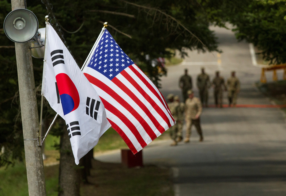 米韓両政府は１０日、「核協議グループ」（ＮＣＧ）の第３回会合をソウルで開き、北朝鮮との衝突に備えた核対応を巡る連携について話し合う。資料写真、２０１６年8月、提供：  U.S. Army（２０２４年　ロイター）