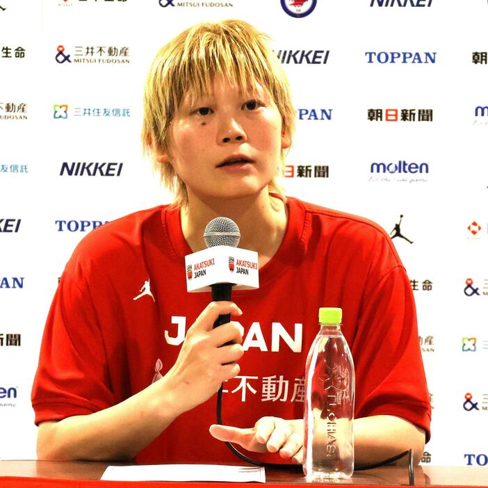 試合後、記者の質問に答える髙田真希