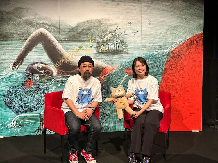 「化け猫あんずちゃん」アヌシー国際アニメーション映画祭2024の公式上映に参加した、山下敦弘（左）と久野遥子（右）。