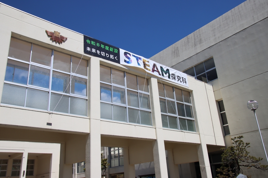 25年度から単位制が導入される篠山鳳鳴高校。今年度からSTEAM探究科がスタートしている＝兵庫県丹波篠山市大熊で
