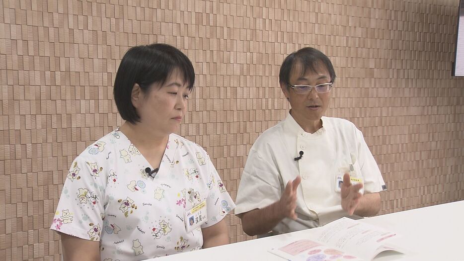 監修した県立こども病院の副院長・広間医師（右）と深尾看護師長（左）