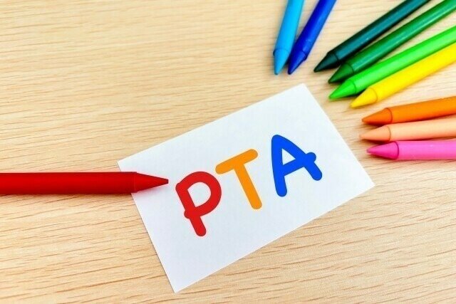 多くのPTAで活動の省力化が進んでいるものの、依然として課題なのが人手不足。そんななか愛媛県松山市では、有償の「PTA事務員」を雇用し、PTA役員の負担軽減につなげています。
