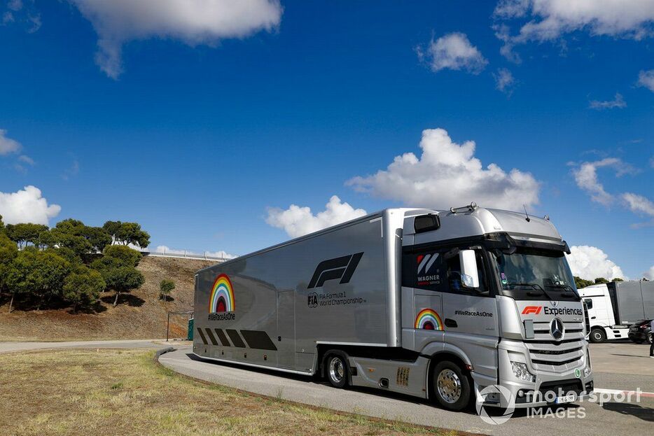 F1の資材輸送トラック