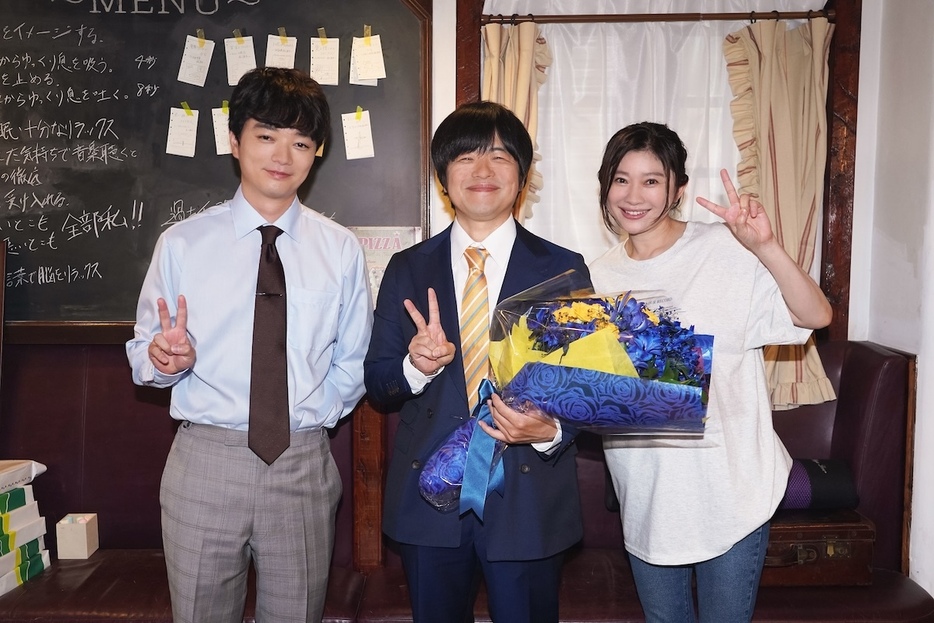 （左から）染谷将太、バカリズム、篠原涼子 ©︎フジテレビ