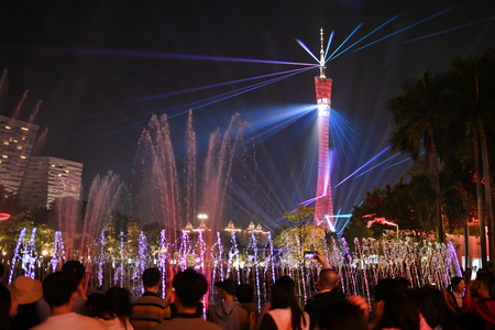 花城広場と広州塔の夜景（2023年11月22日撮影、資料写真）。